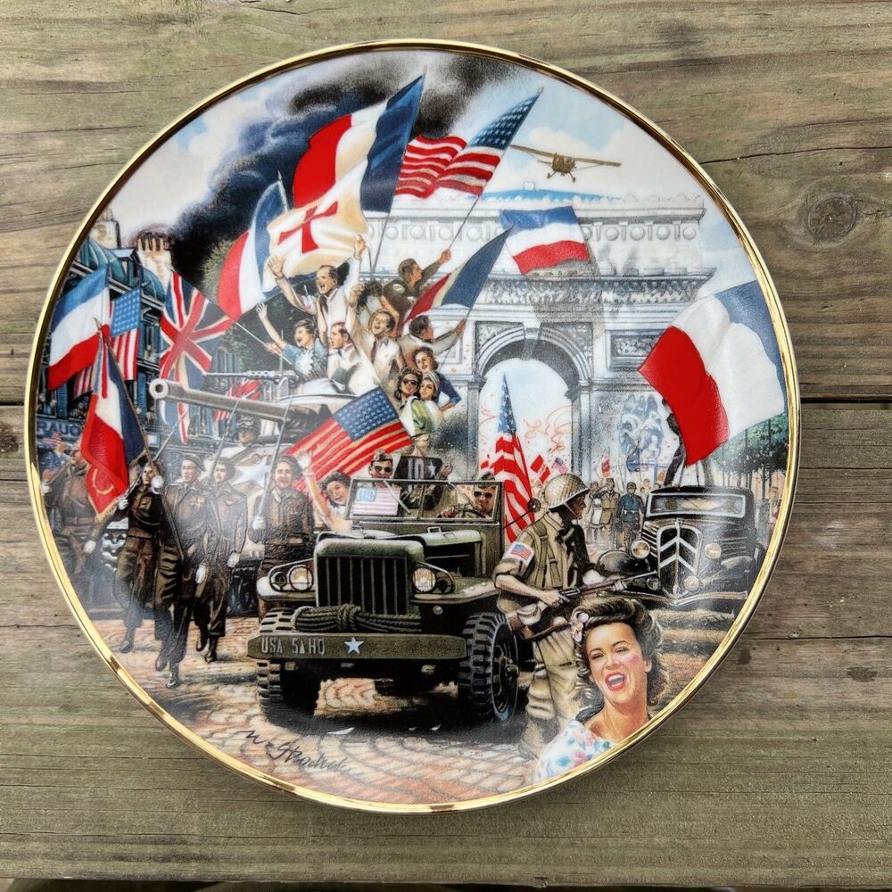 THE LIBERATION OF PARIS Fine Porcelain Franklin Mint COA 8"